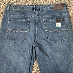 JACKSON Men’s Mid-Blue Straight Jeans